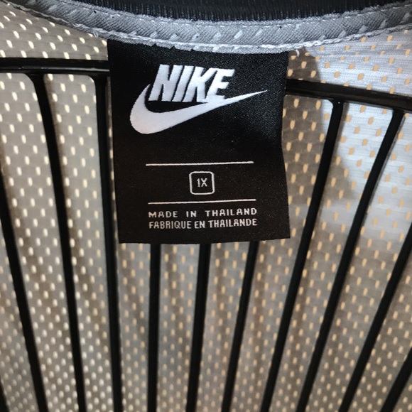 NWOT NIKE Plus Size Gray & Silver SPORTS Top with Silver Swoosh Size 1X - Picture 6 of 9